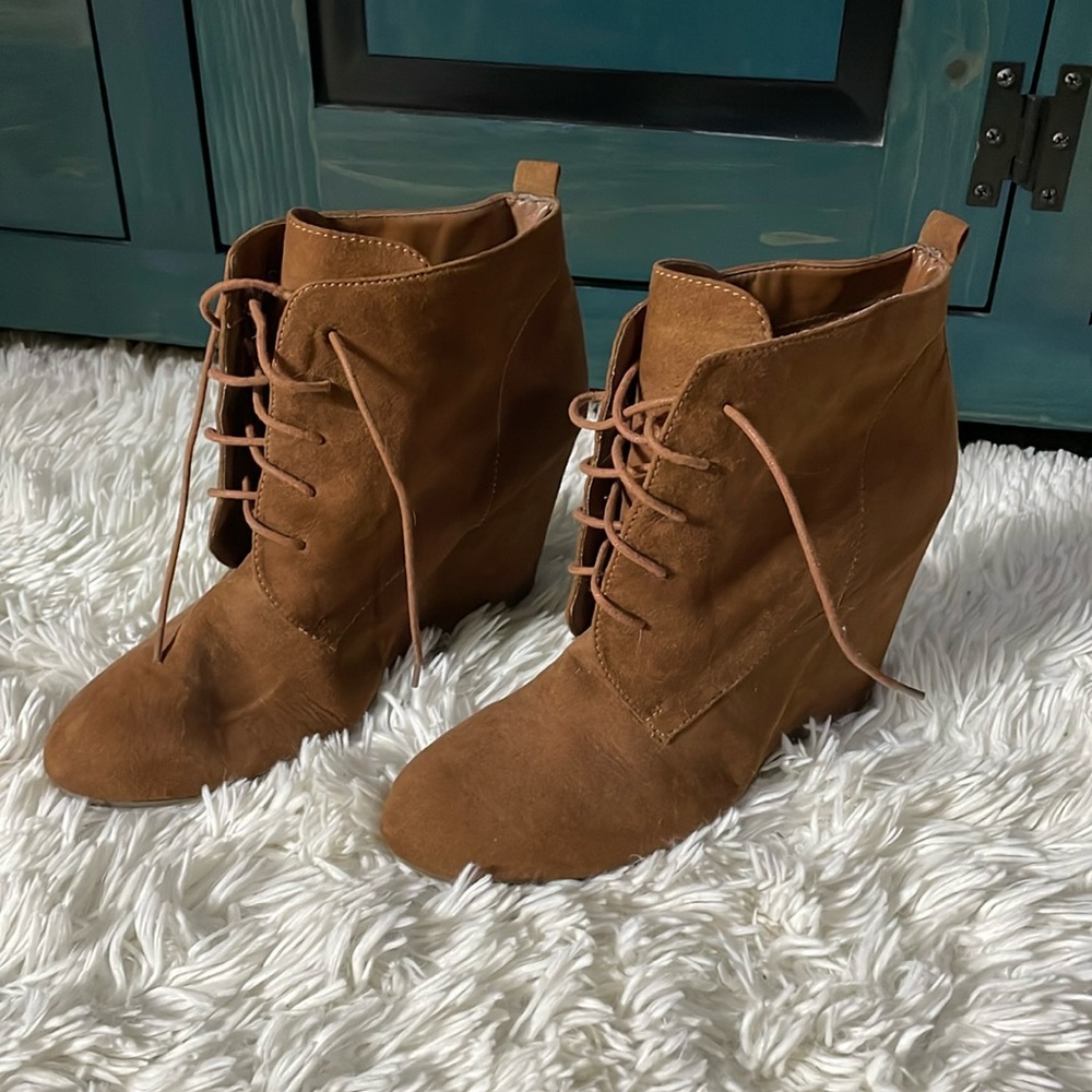 Wedge boots